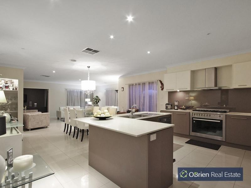 9 Leisurewood Drive, Berwick VIC 3806