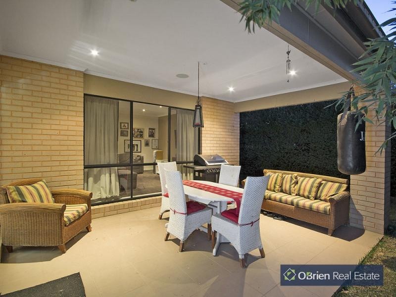 9 Leisurewood Drive, Berwick VIC 3806