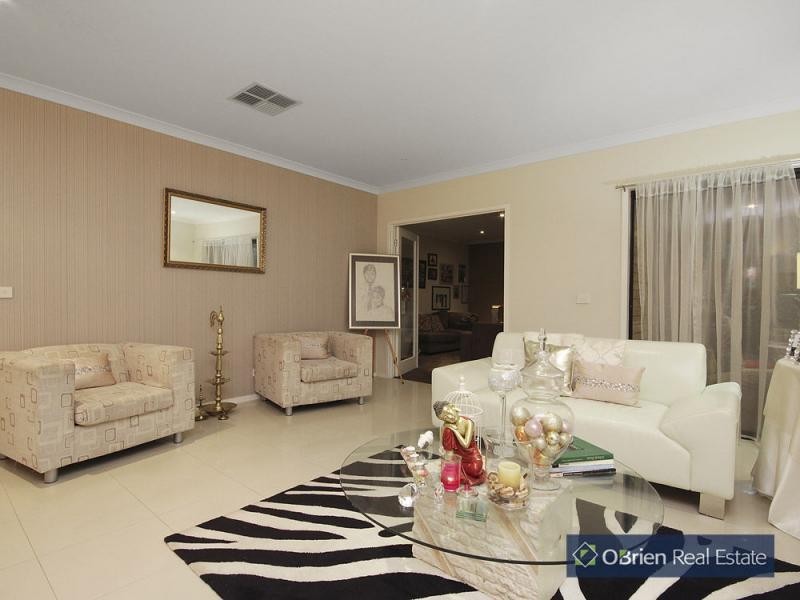 9 Leisurewood Drive, Berwick VIC 3806