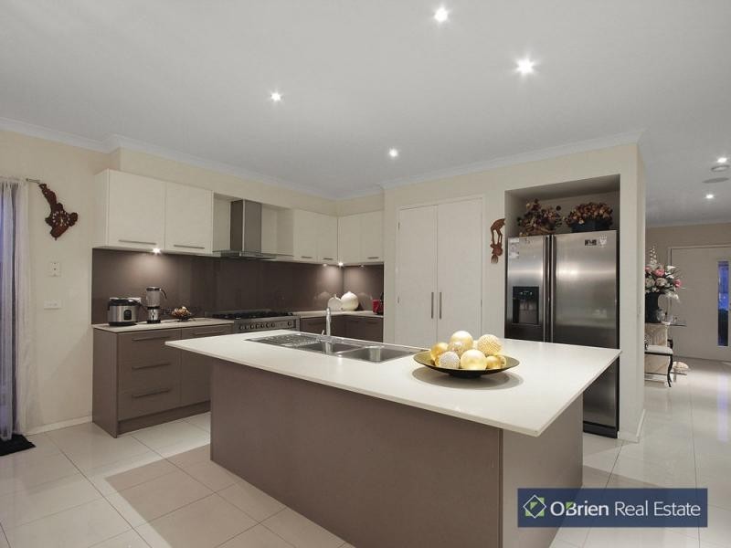 9 Leisurewood Drive, Berwick VIC 3806