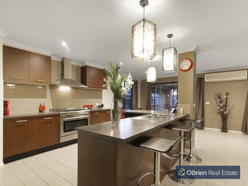 31 Melington Drive, Lyndhurst VIC 3975