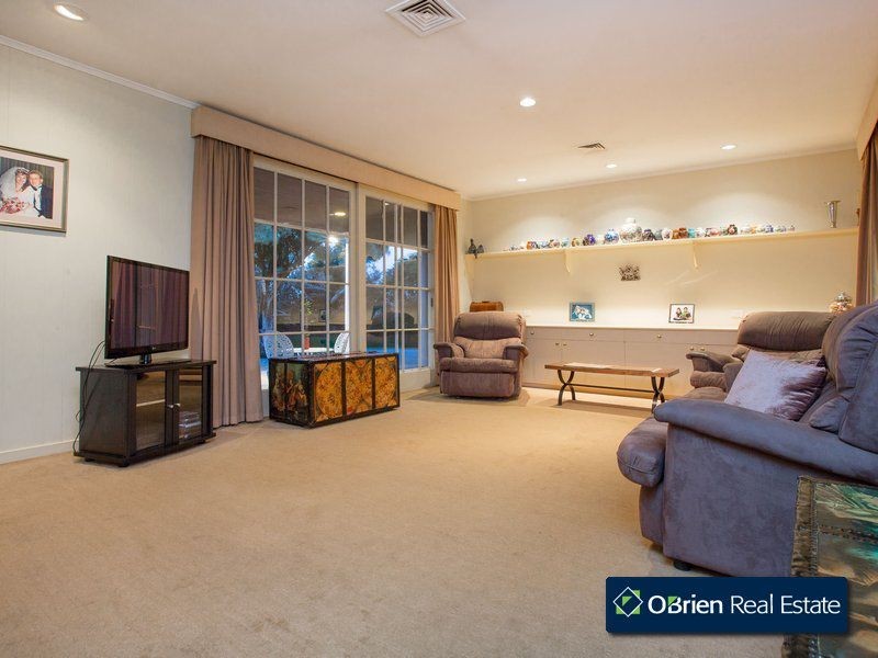 10 Dunnell Rise, Berwick VIC 3806