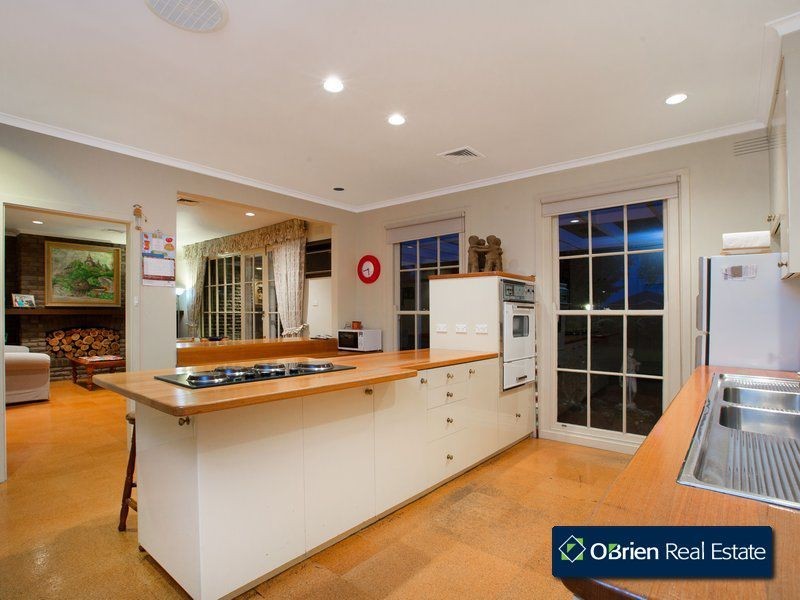 10 Dunnell Rise, Berwick VIC 3806
