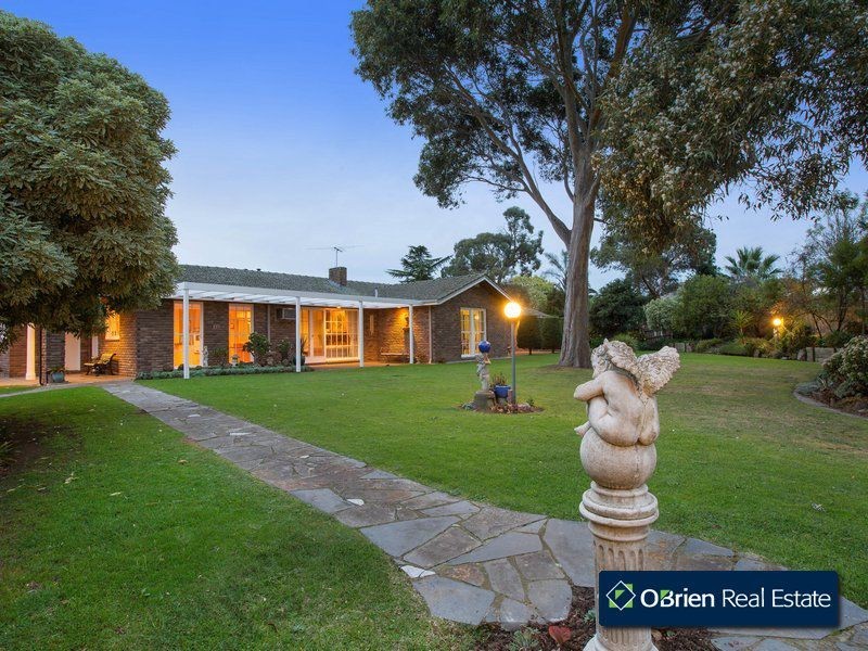 10 Dunnell Rise, Berwick VIC 3806