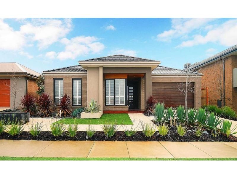 16 Mountainview Boulevard, Cranbourne North VIC 3977