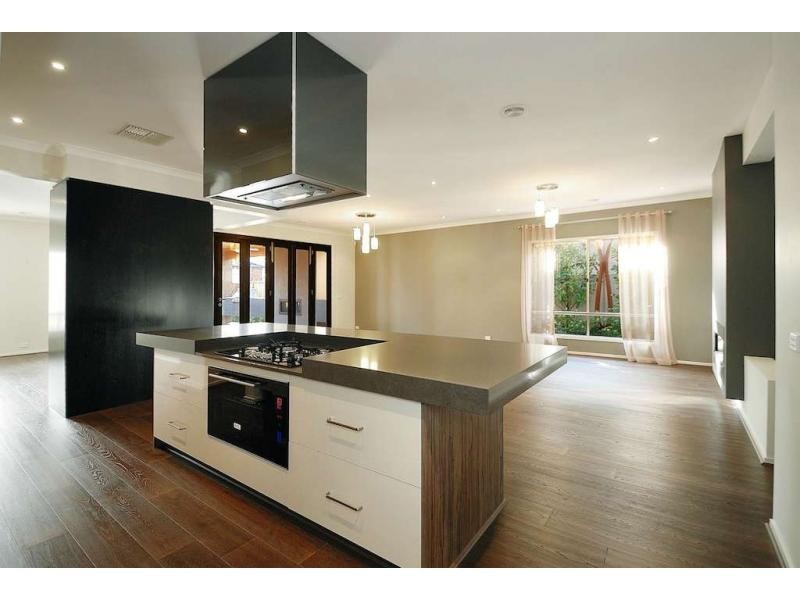 16 Mountainview Boulevard, Cranbourne North VIC 3977