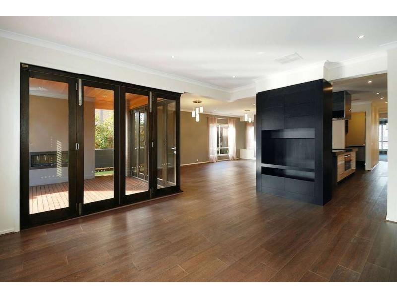 16 Mountainview Boulevard, Cranbourne North VIC 3977