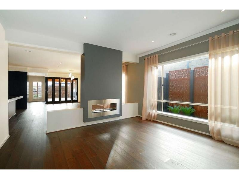 16 Mountainview Boulevard, Cranbourne North VIC 3977