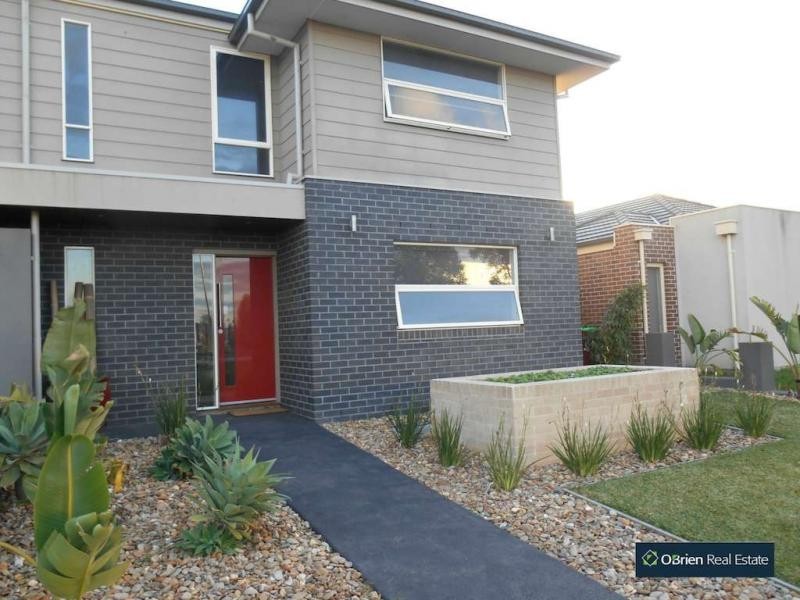 6 Meditate Lane, Cranbourne North VIC 3977