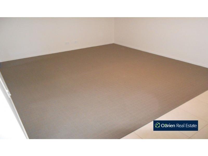 18 Stonebridge Lane, Pakenham VIC 3810