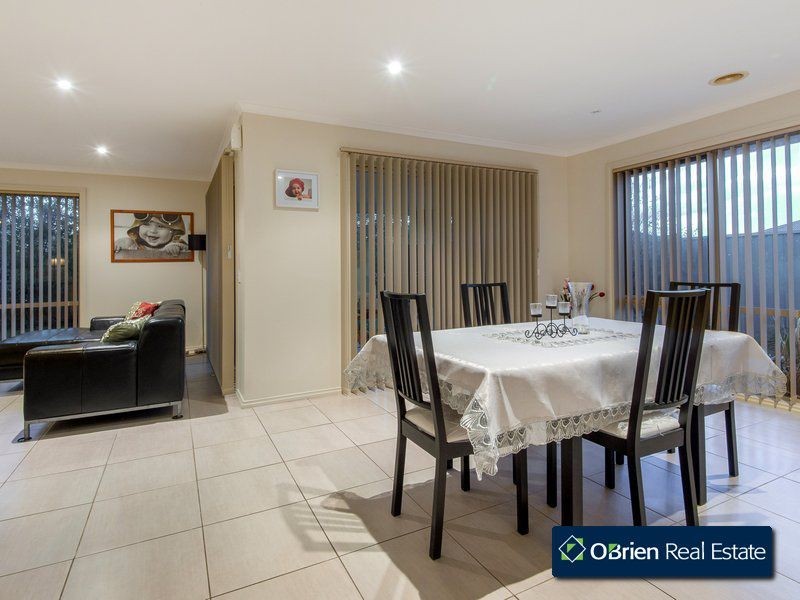 5 Reynard Place, Cranbourne East VIC 3977