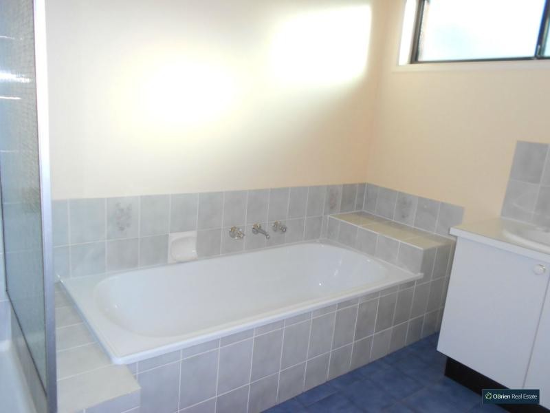 5 Topaz Place, Narre Warren VIC 3805