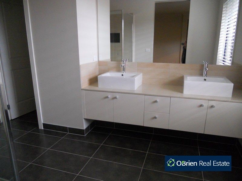 28 Wurundjeri Boulevard, Berwick VIC 3806