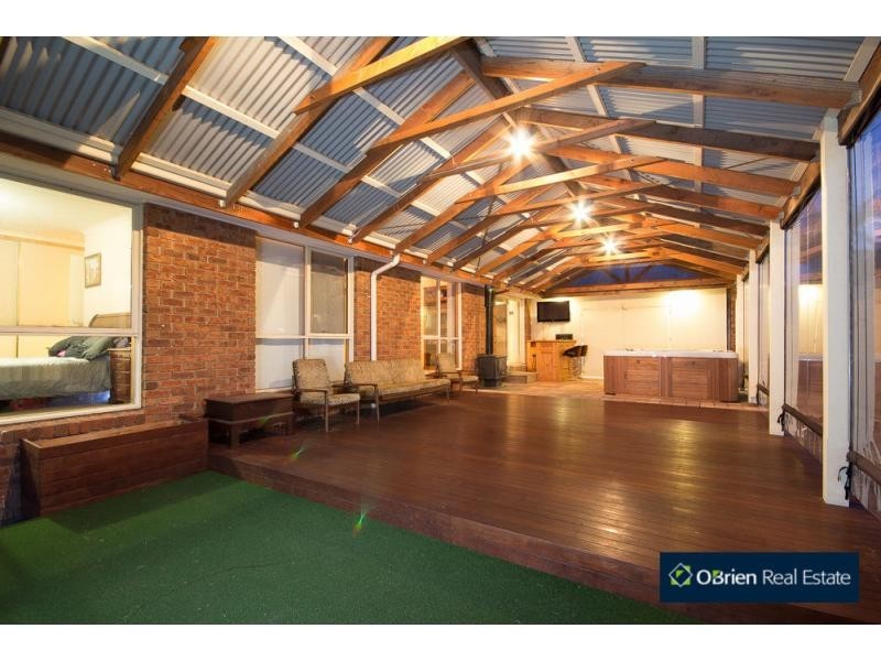 33 Strathaird Drive, Narre Warren South VIC 3805