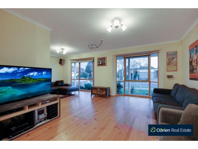 33 Strathaird Drive, Narre Warren South VIC 3805