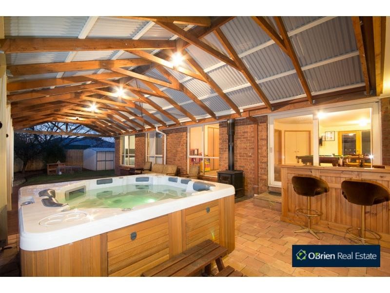 33 Strathaird Drive, Narre Warren South VIC 3805