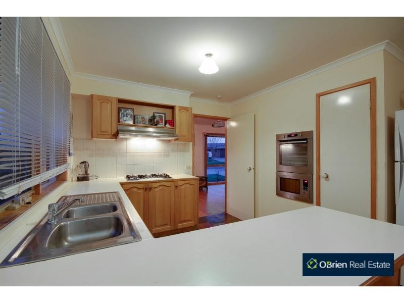 33 Strathaird Drive, Narre Warren South VIC 3805