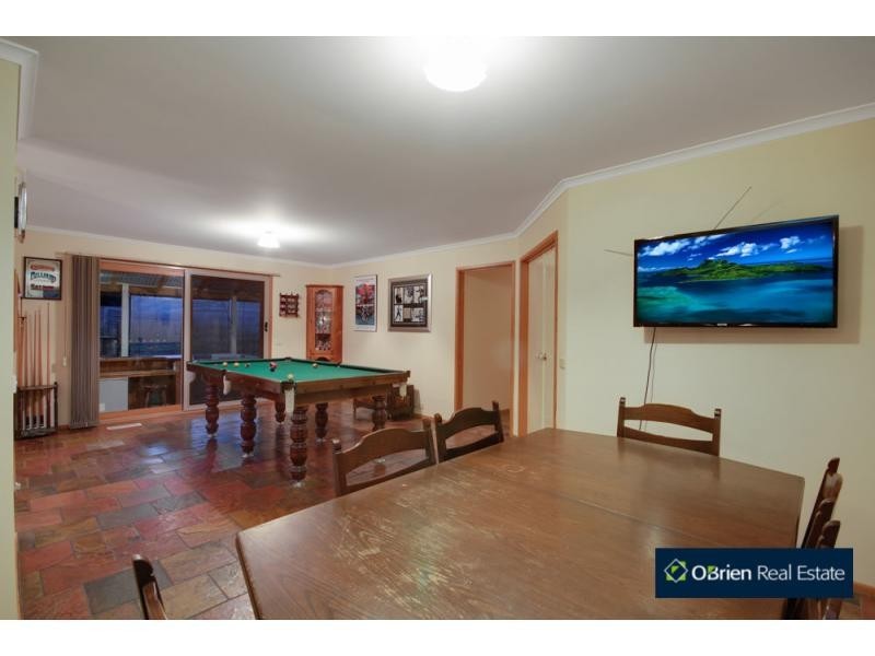 33 Strathaird Drive, Narre Warren South VIC 3805