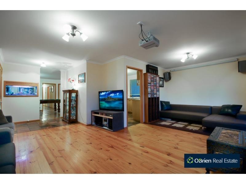 33 Strathaird Drive, Narre Warren South VIC 3805