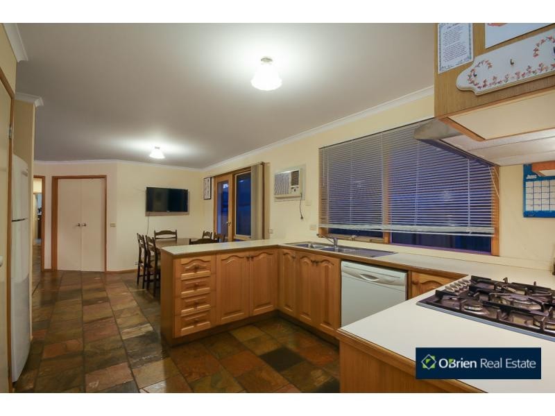 33 Strathaird Drive, Narre Warren South VIC 3805