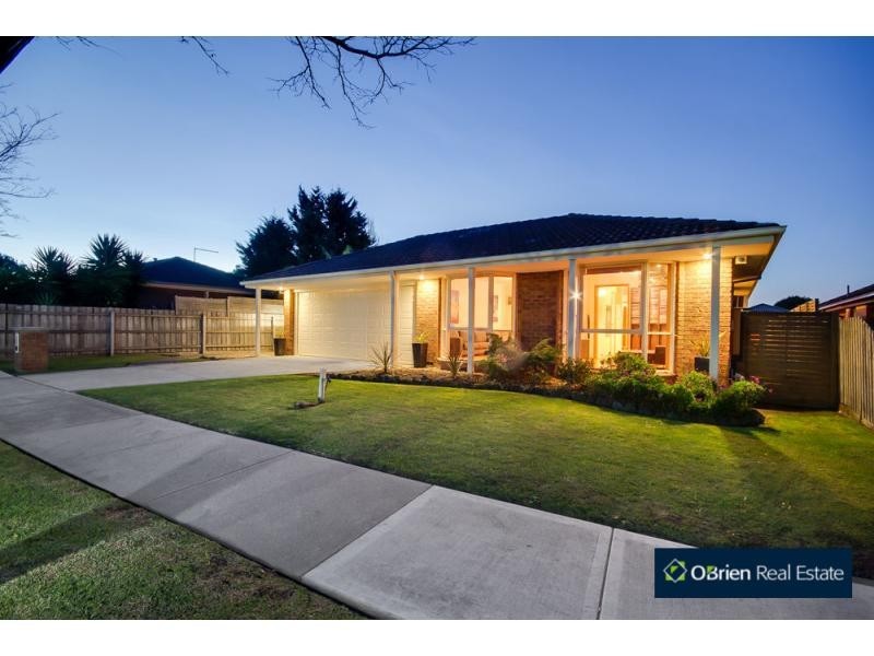 33 Strathaird Drive, Narre Warren South VIC 3805