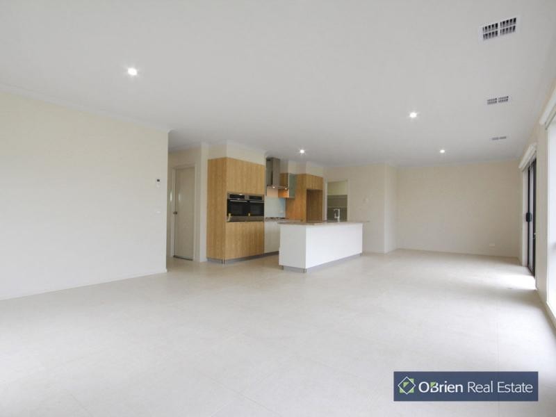 26 Pinebank Street, Cranbourne East VIC 3977