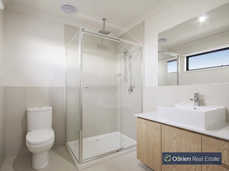 26 Pinebank Street, Cranbourne East VIC 3977