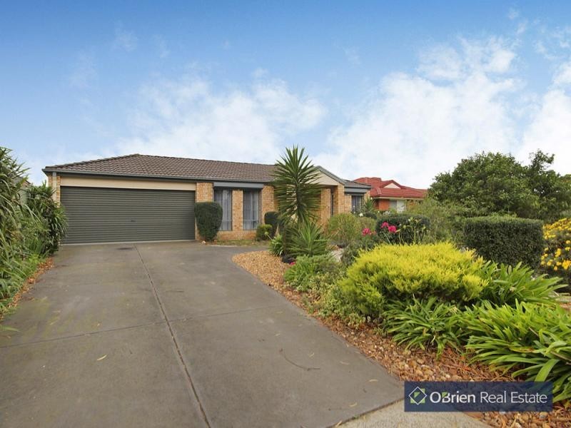 10 Meadow Croft Court, Cranbourne East VIC 3977