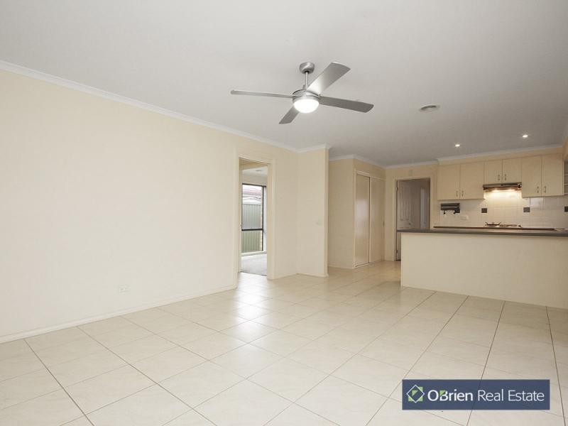 10 Meadow Croft Court, Cranbourne East VIC 3977