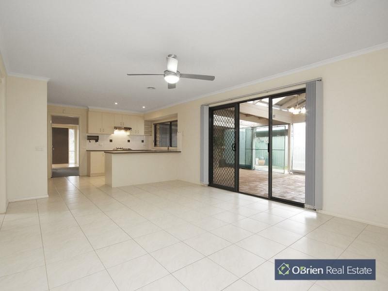 10 Meadow Croft Court, Cranbourne East VIC 3977