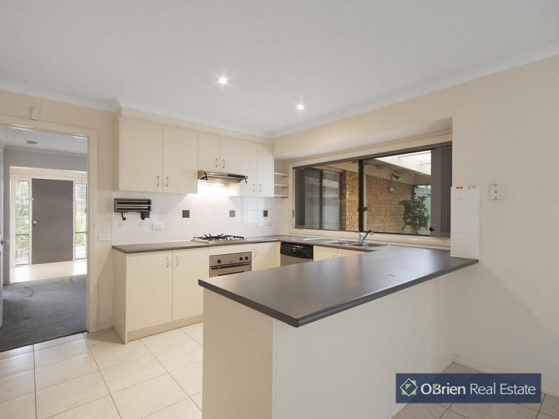 10 Meadow Croft Court, Cranbourne East VIC 3977