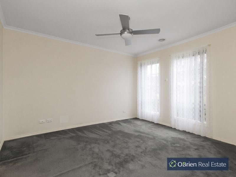 10 Meadow Croft Court, Cranbourne East VIC 3977