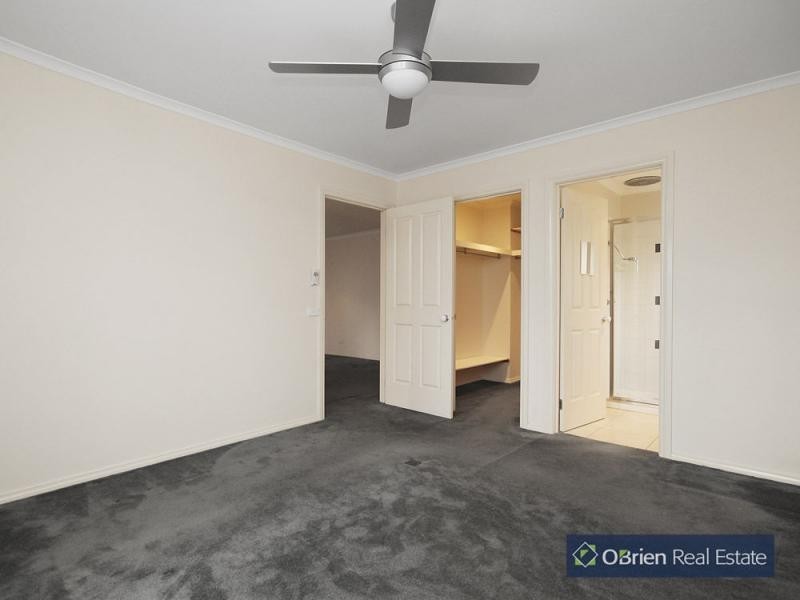 10 Meadow Croft Court, Cranbourne East VIC 3977