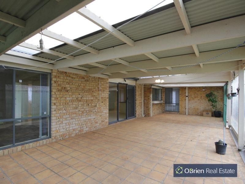 10 Meadow Croft Court, Cranbourne East VIC 3977