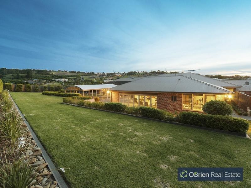 24 Aranmore Crescent, Narre Warren North VIC 3804