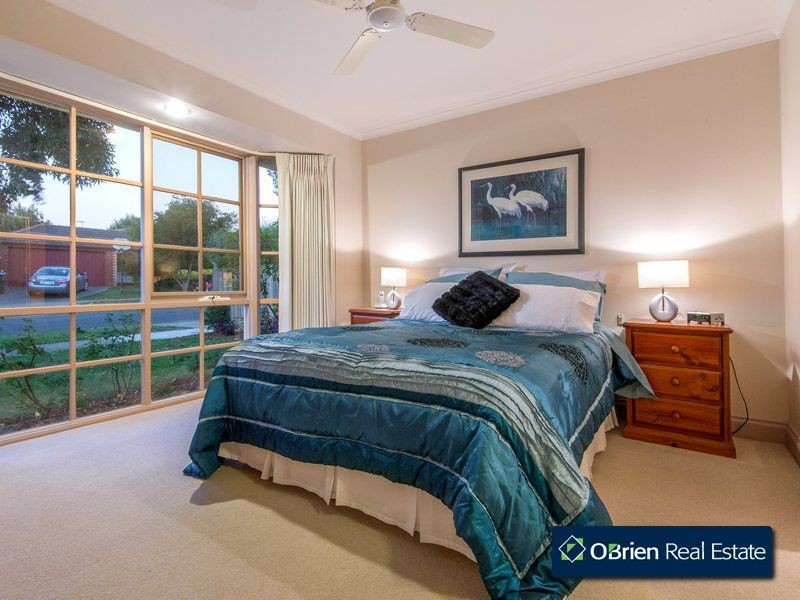 33 Hedgeley Drive, Berwick VIC 3806