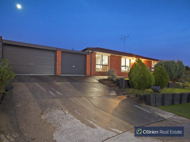 14 Peebles Street, Endeavour Hills VIC 3802