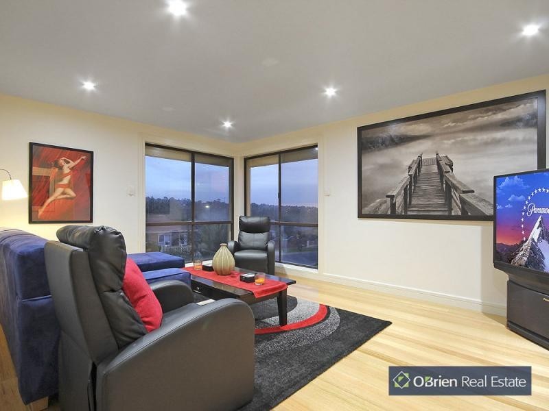 14 Peebles Street, Endeavour Hills VIC 3802