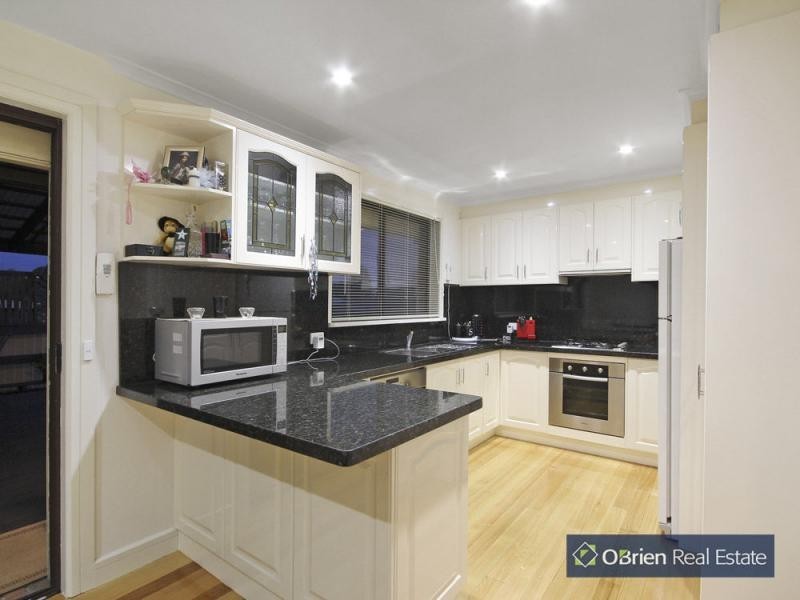 14 Peebles Street, Endeavour Hills VIC 3802