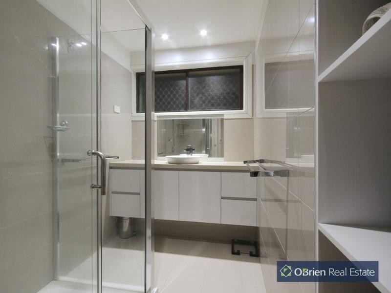 14 Peebles Street, Endeavour Hills VIC 3802