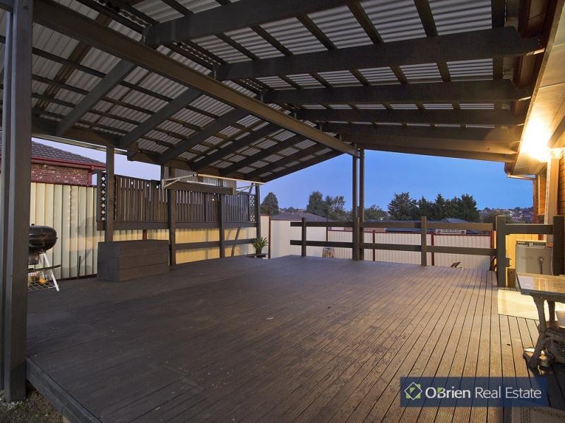 14 Peebles Street, Endeavour Hills VIC 3802