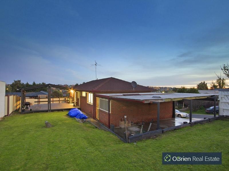 14 Peebles Street, Endeavour Hills VIC 3802