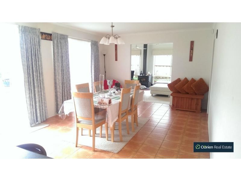 2 Tralee Circuit, Narre Warren VIC 3805