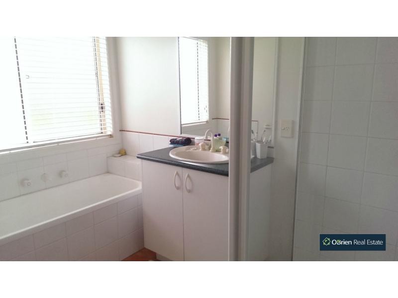 2 Tralee Circuit, Narre Warren VIC 3805