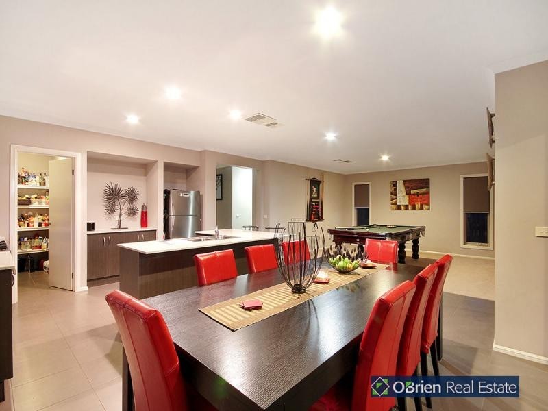 54 Everly Circuit, Pakenham VIC 3810