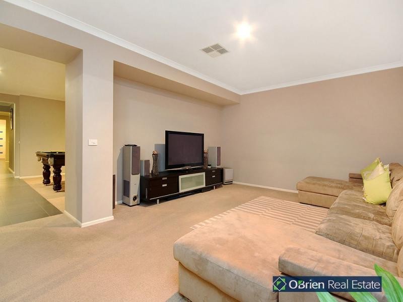 54 Everly Circuit, Pakenham VIC 3810