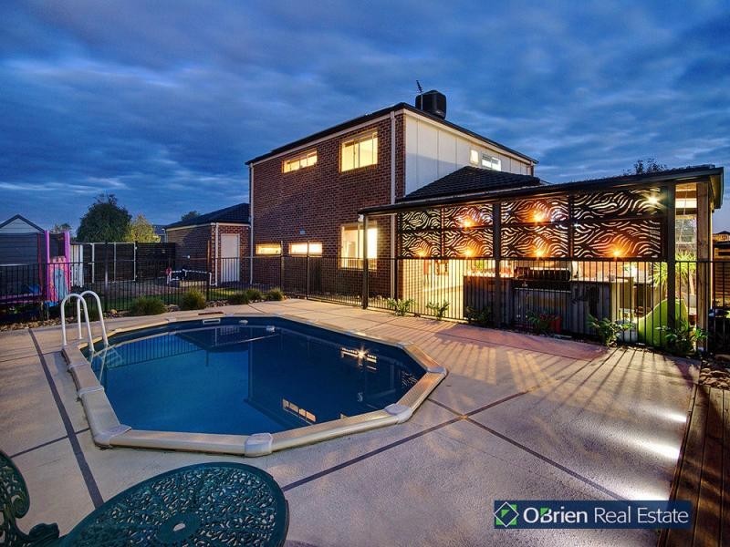 54 Everly Circuit, Pakenham VIC 3810