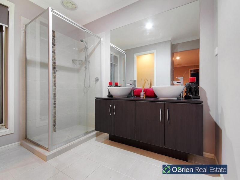 54 Everly Circuit, Pakenham VIC 3810