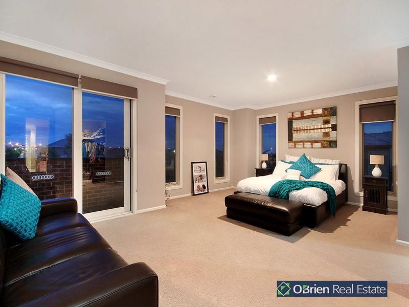 54 Everly Circuit, Pakenham VIC 3810