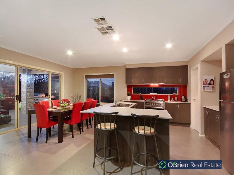 54 Everly Circuit, Pakenham VIC 3810